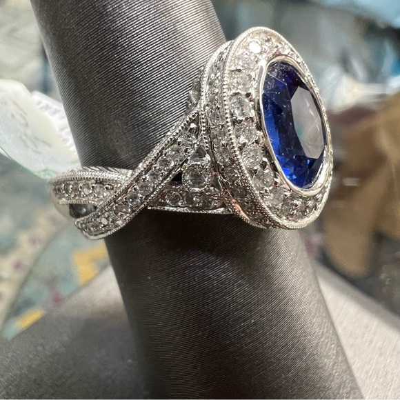 18k White Gold Diamond & Sapphire Ring - Picture 7 of 7